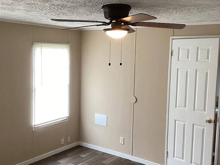 92 Christopher Cir — Photo 3