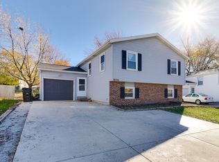 1527 N Hershey Rd, Bloomington, IL 61704