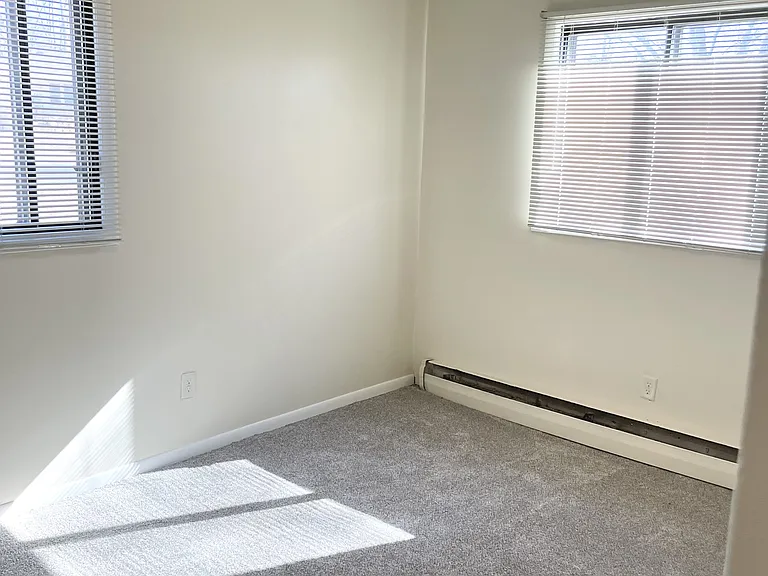 Sullivan Lake Apartments — Photo 3