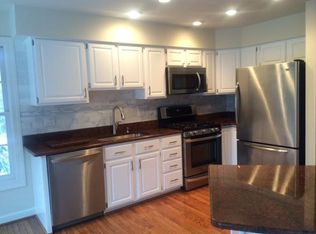 12728 Dogwood Hills Ln, Fairfax, VA 22033
