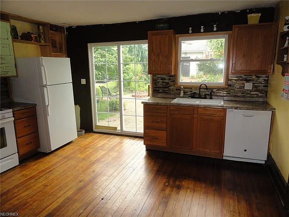 4th image of 123 Hall St