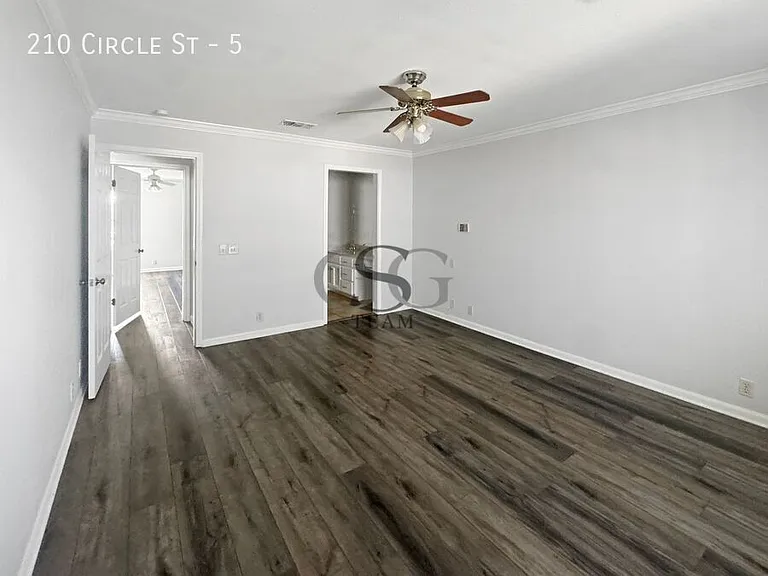 210 Circle St #5 — Photo 4