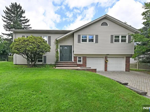 459 Tulane Ct, Paramus, NJ 07652