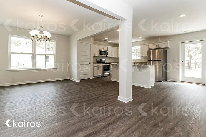 4 bed, 2.5 bath, 2371 sqft, $2,345 — Photo 4