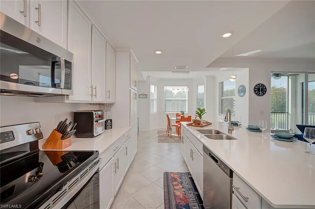 2 bed, 2.0 bath, 1154 sqft, $1,975 — Photo 2