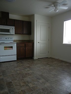3rd image of 917 SE 9th Dr APT 317