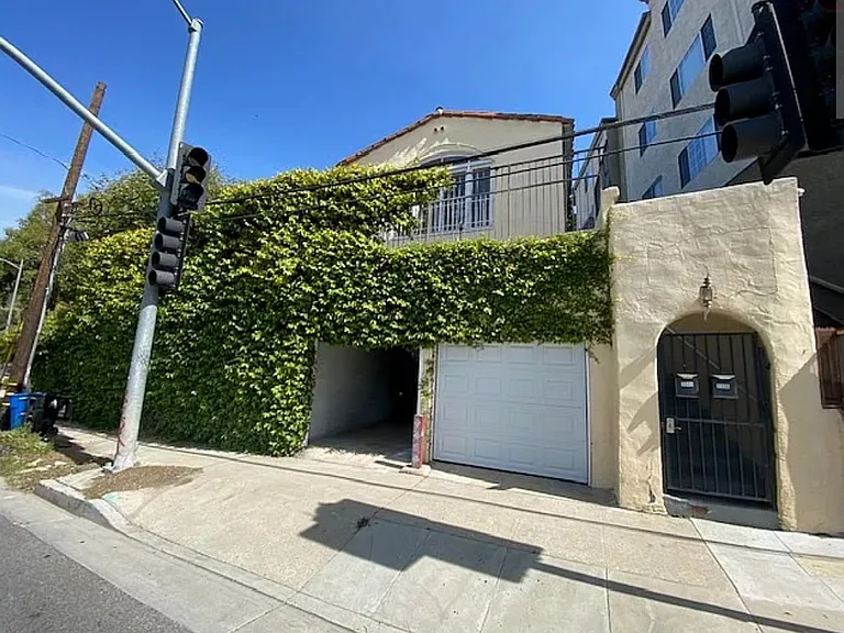 2340 N Cahuenga Blvd #B — Photo 10