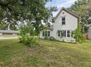 935 N Sycamore St, Ottawa, KS 66067