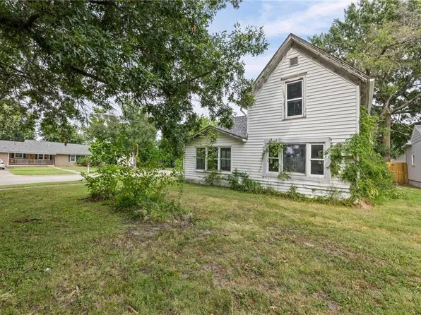935 N Sycamore St, Ottawa, KS 66067