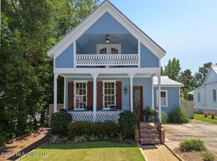 910 Calhoun Ave, Ocean Springs, MS 39564