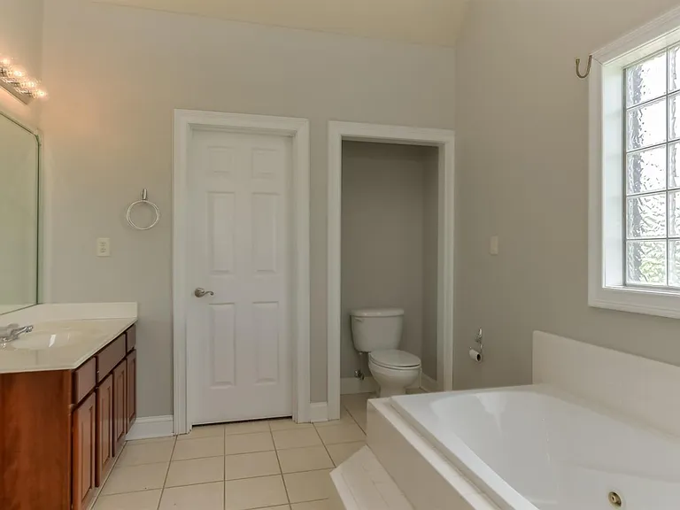 3036 Woodfield Cir — Photo 10