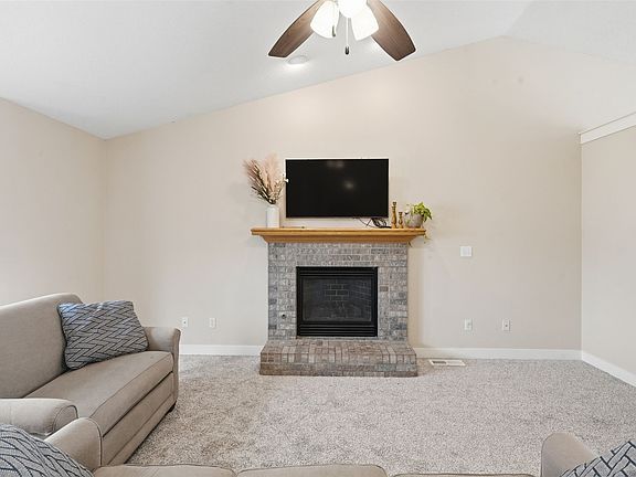 3rd image of 733 71st St NE