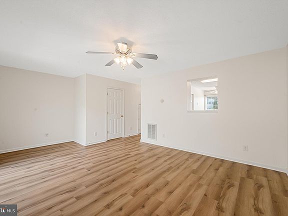 3rd image of 322 Copperfield Ln