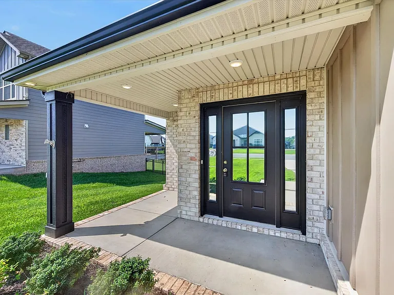 393 Frontier Dr — Photo 5