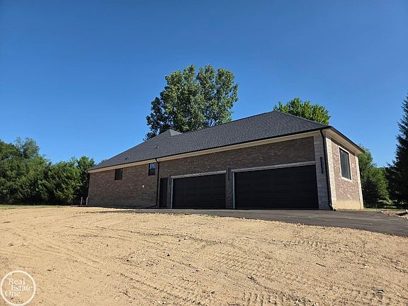 2nd image of 880 Hemlock Dr