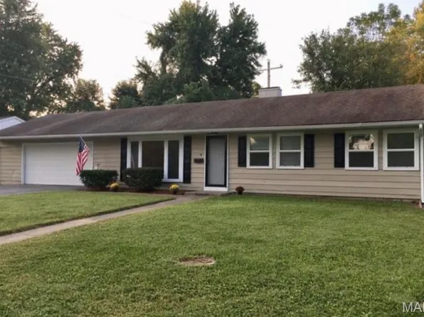 4 Mariknoll Dr, Belleville, IL 62226