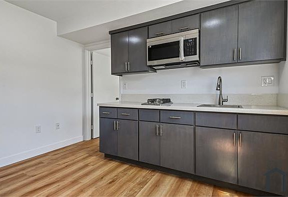 5th image of 219 E 87th St #202