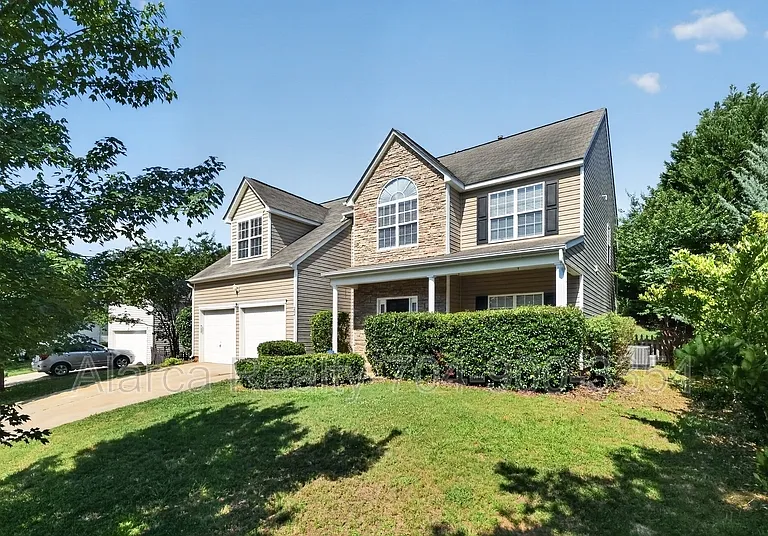 2041 White Cedar Ln — Photo 2