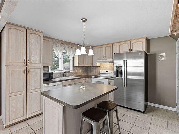 2nd image of 34 Rosemont St Unit 34