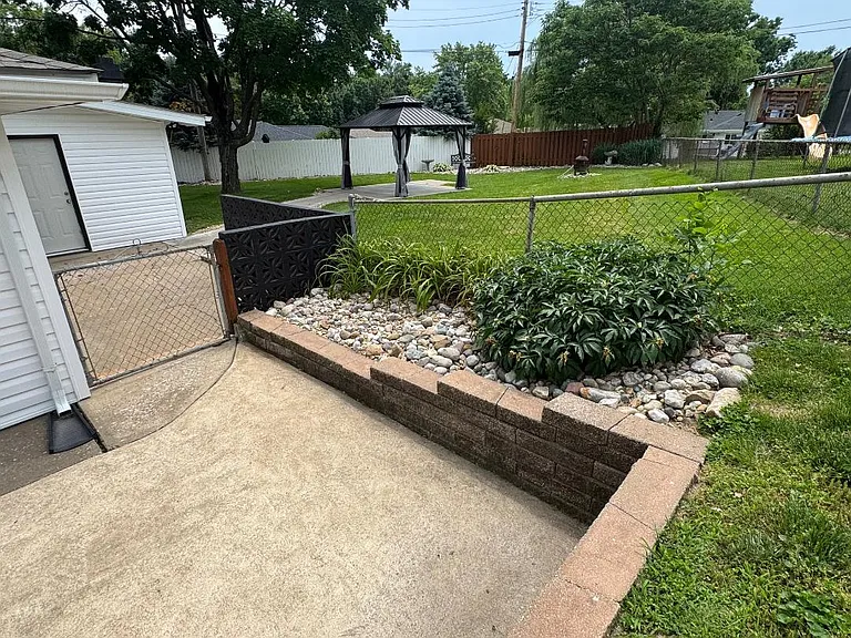 20 Rodrick Dr — Photo 4