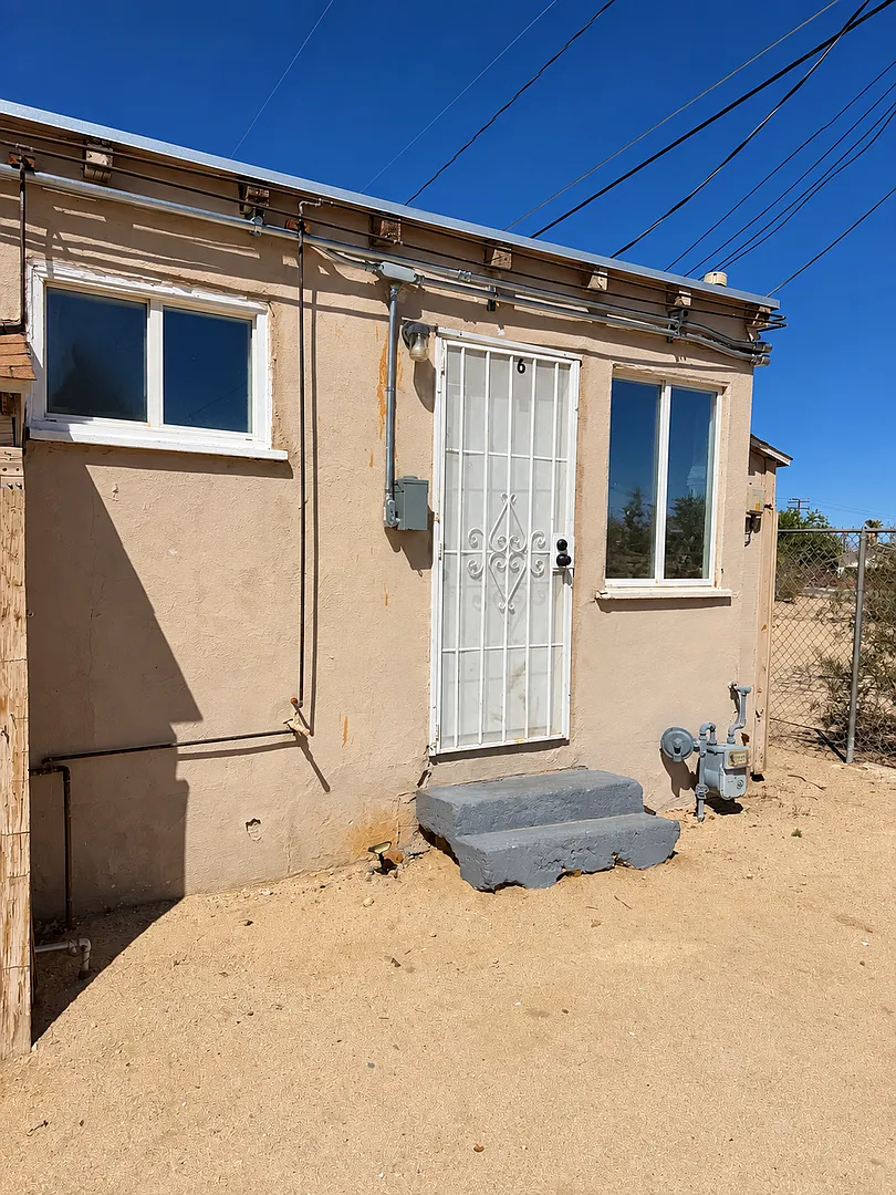 6637 Yucca Ave — Photo 3