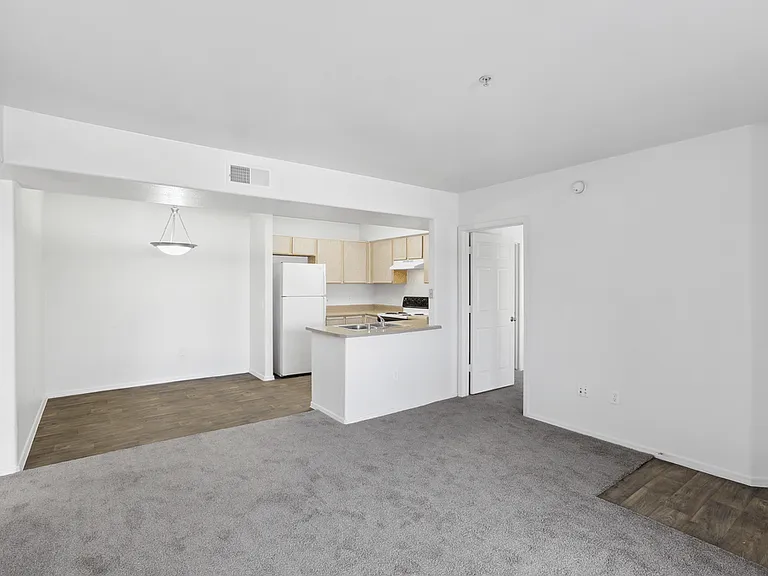 The Village at Sun Valley Apartments — Photo 31