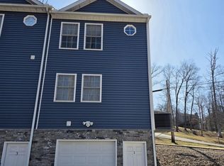 1 Windsor Dr, Bridgeport, WV 26330