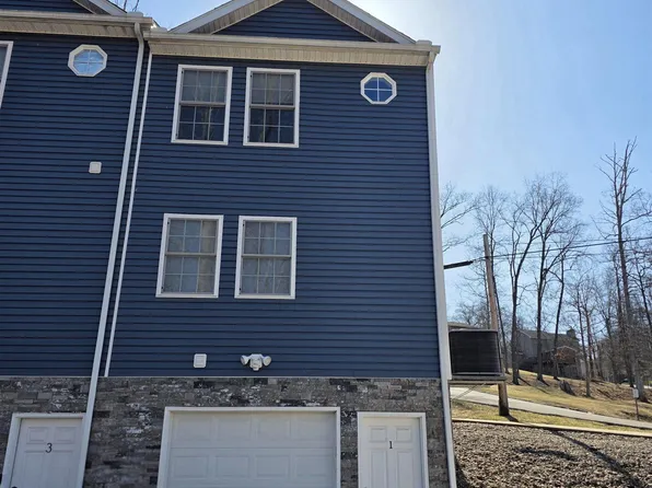 1 Windsor Dr, Bridgeport, WV 26330