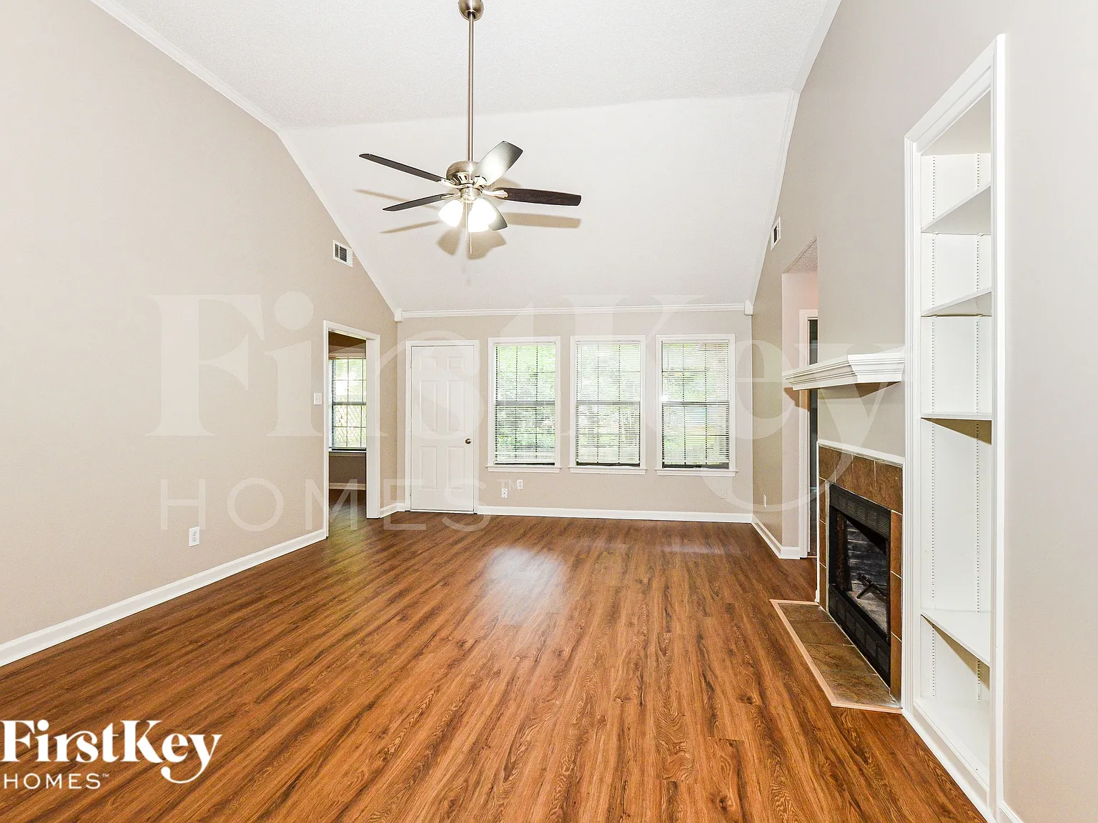 3 bed, 1.0 bath, 1418 sqft, $1,535 — Photo 2