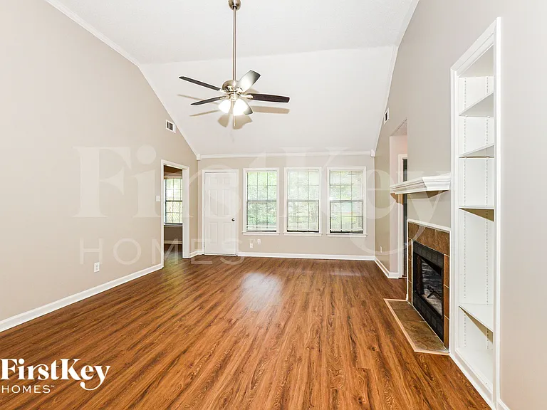 4538 Kings Grant Dr — Photo 2