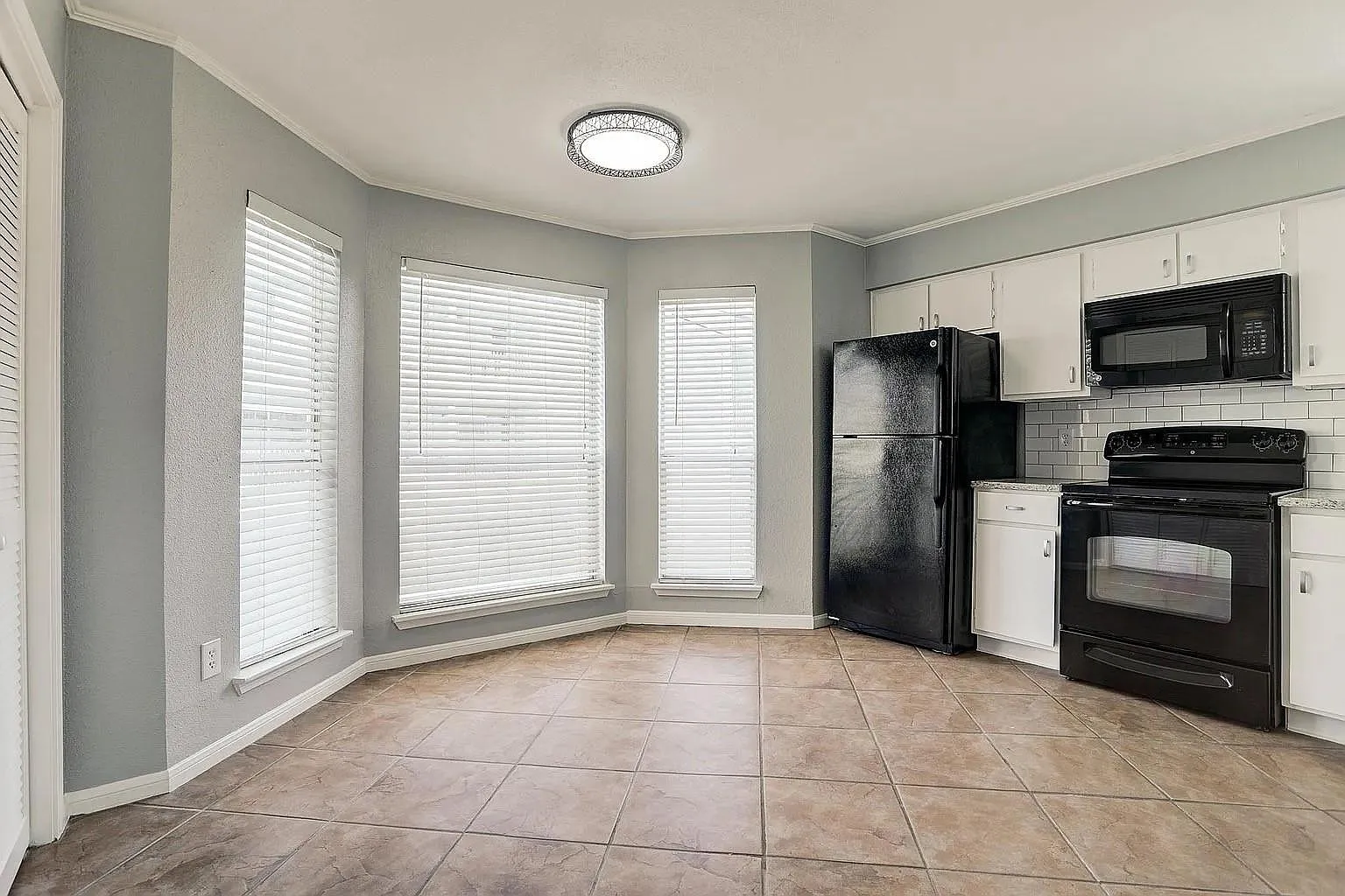 2 bed, 1.5 bath, 866 sqft, $1,350 — Photo 4