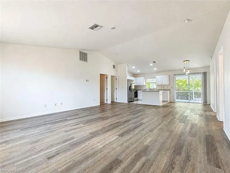 1407 W 10th St — Photo 5