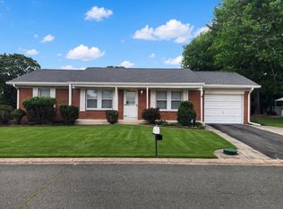 5 Monmouth Ln, Whiting, NJ 08759