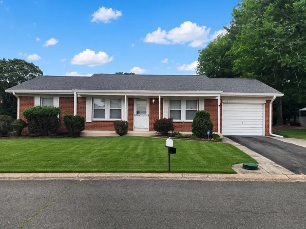 5 Monmouth Ln, Whiting, NJ 08759