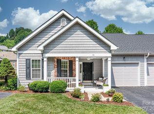 40 Old Creek Ln, Laurel Park, NC 28739
