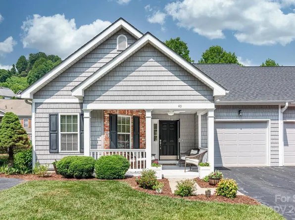40 Old Creek Ln, Laurel Park, NC 28739