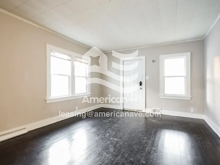1715996_004_wm_-_living_room_13389324.jpg
