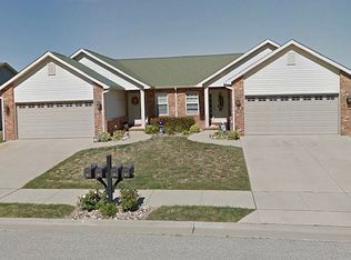 25 Crimson Ct #B, Highland, IL 62249