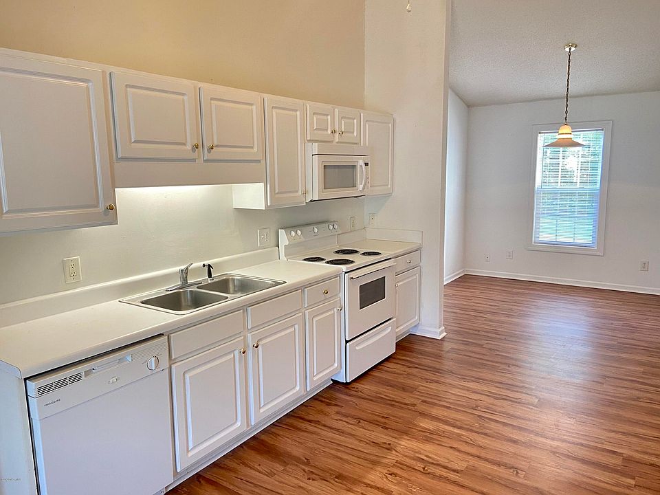 2nd image of 2912 Lee Ct #B