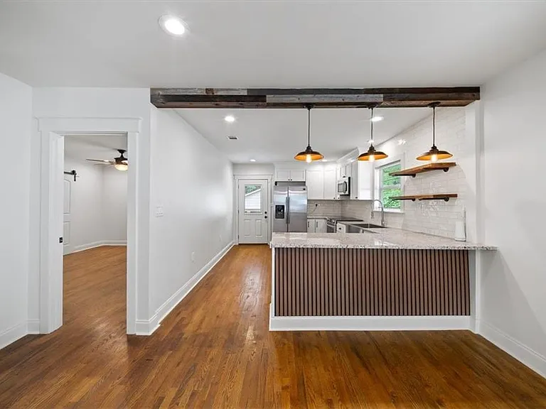 1060 Regent St SW — Photo 16