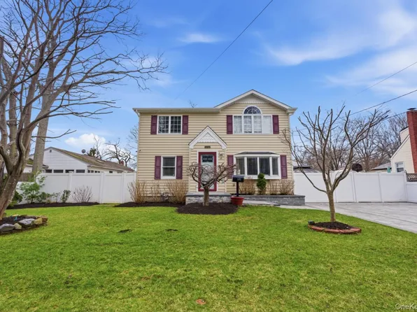 68 Fuller Avenue, Islip, NY 11751