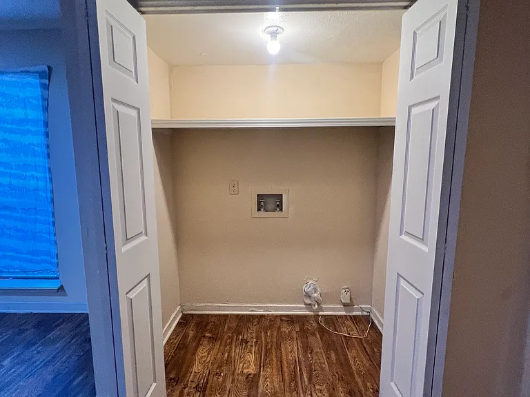 6271 Woodrun Dr — Photo 3