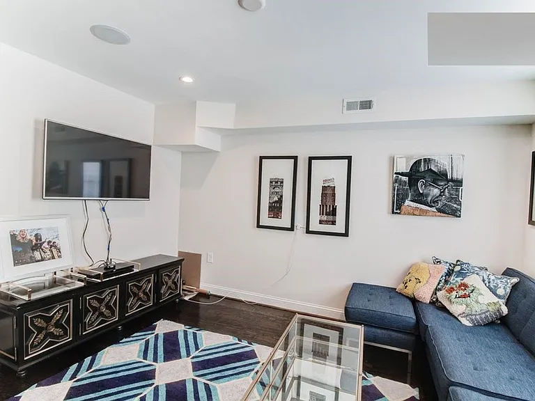 2025 E Lombard St — Photo 4