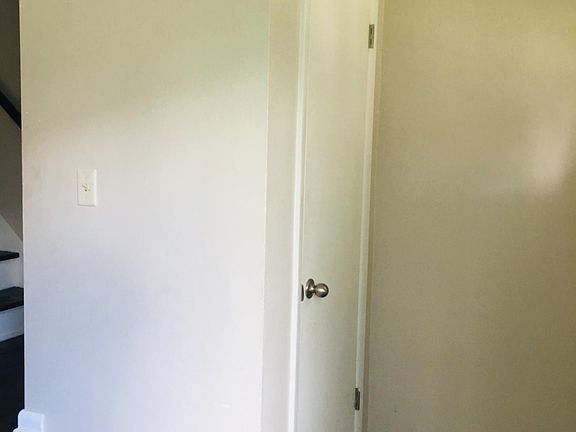 3rd image of 830 S Harris Ave APT B