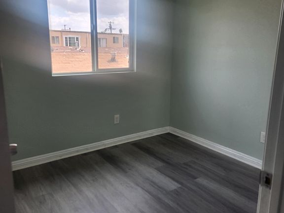 5th image of 848 W 79th St