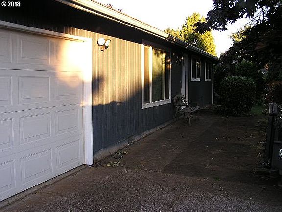 5th image of 205 SE 151st Ave