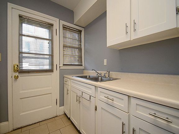 4th image of 220 N 32nd Ave APT 3