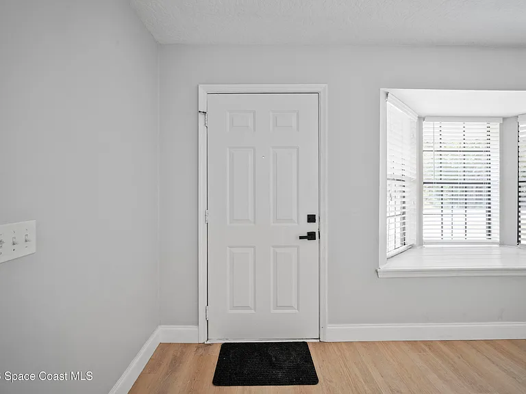 1328 Union St SE — Photo 3