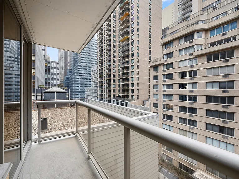234 E 46th St #702 — Photo 23