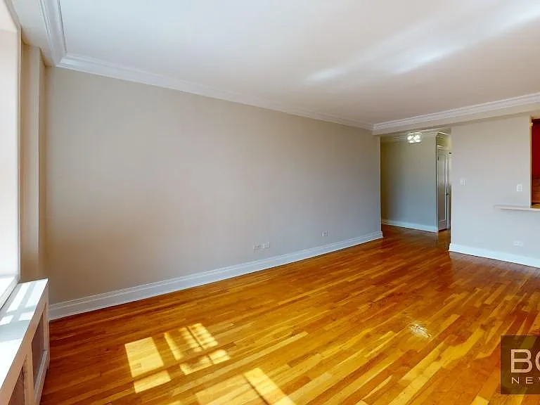 37-30 73rd St #4P — Photo 4